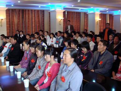 拉斯維加斯游戲3499集團扶危助困•傳承愛心一片