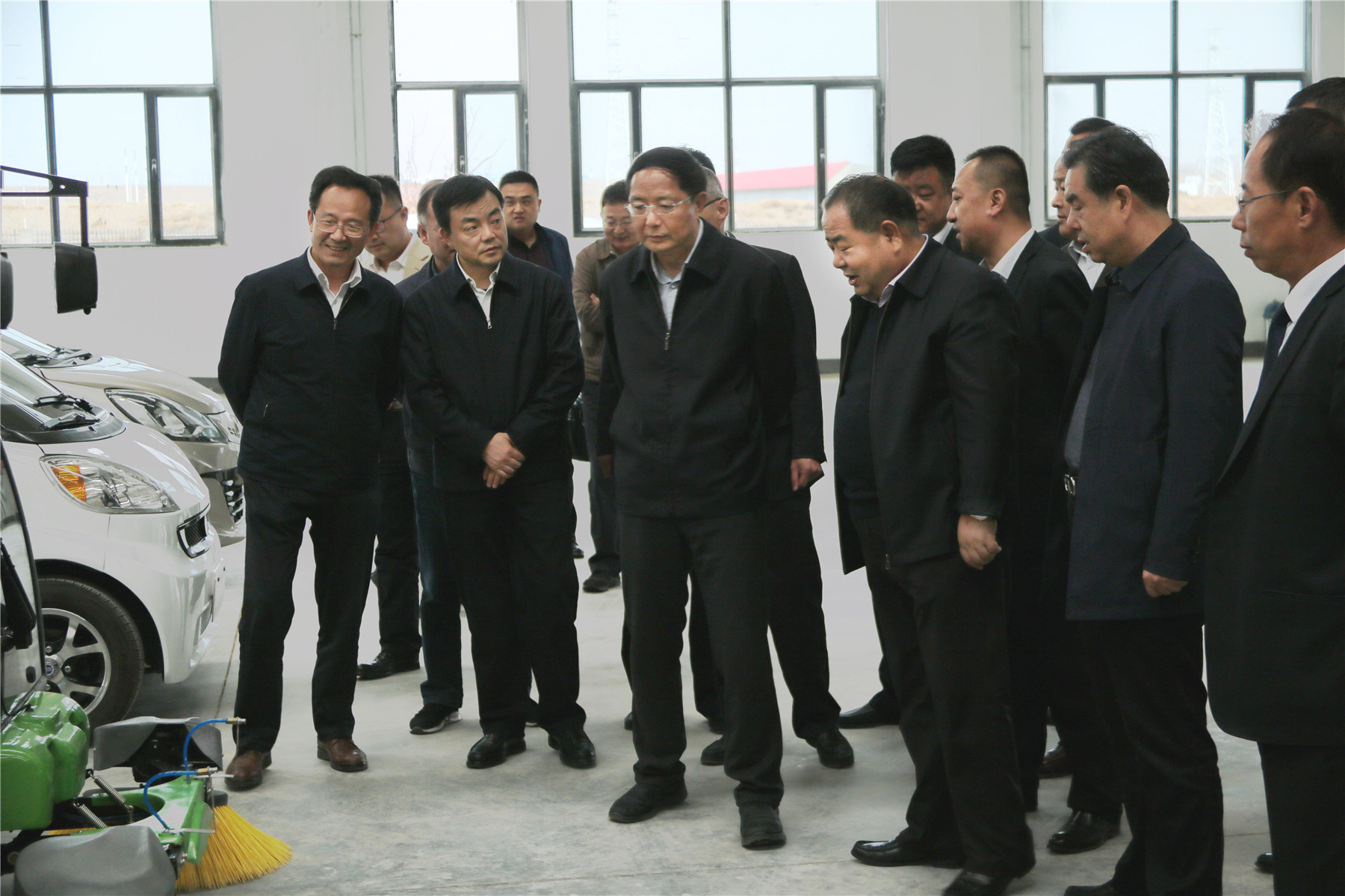 甘肅省政協(xié)主席、黨組書記歐陽堅一行蒞臨蘭州新區(qū)“拉斯維加斯游戲3499伊士頓電梯”廠、 “拉斯維加斯游戲3499新能源汽車”廠參觀考察！