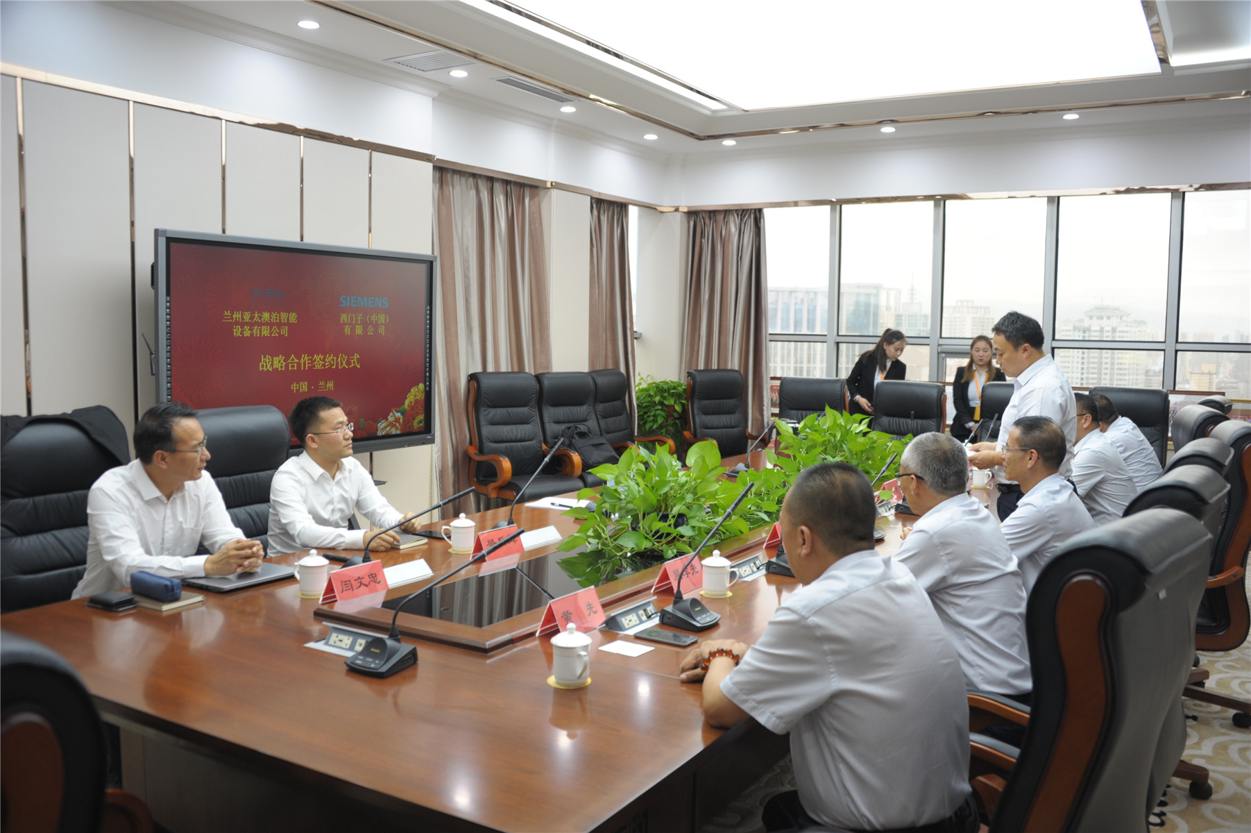 蘭州“拉斯維加斯游戲3499澳泊智能車庫”與西門子（中國）公司簽訂戰(zhàn)略合作協(xié)議