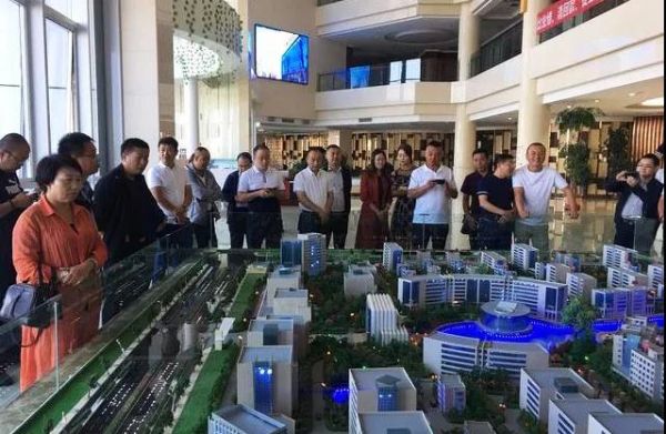 甘肅省五縣區工商聯會員企業家參觀考察新區“拉斯維加斯游戲3499三廠”及“拉斯維加斯游戲3499世貿廣場”項目