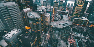 住宅、工業、商業地產開發，建筑工程、工業制造、礦業開采、生物制藥、能源開發、資本運營、金融服務、經貿商貿、餐飲娛樂等為一體的多元化大型股份制企業...